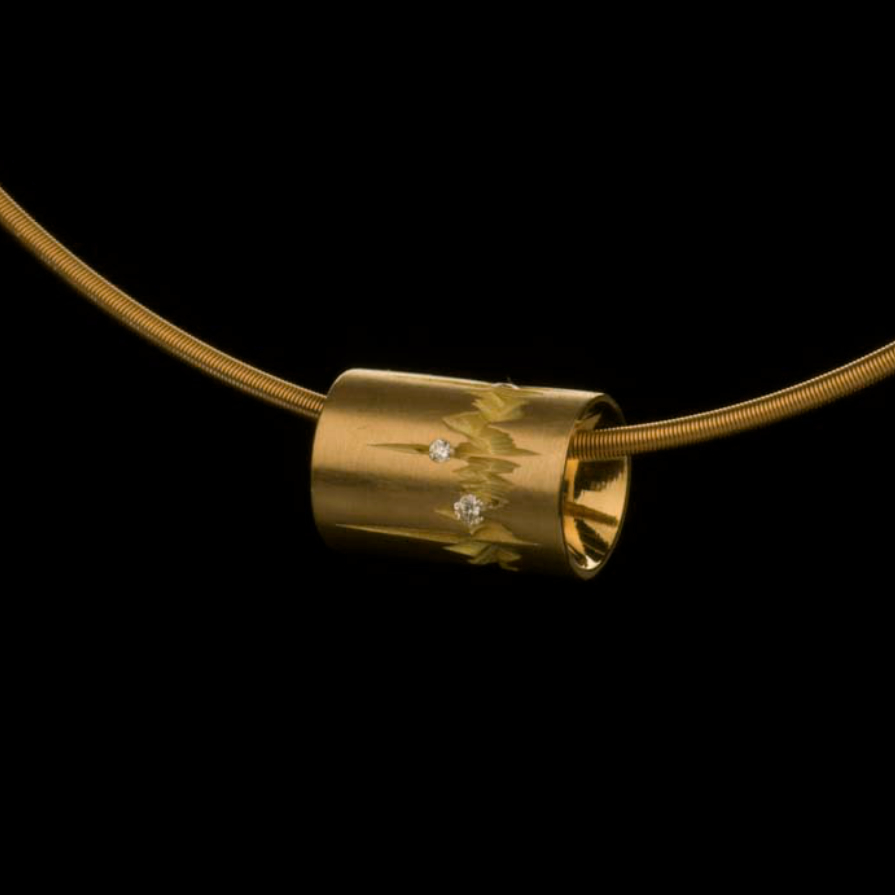 Herzschlag-Halskette von Matthias Grosche - handgefertigte Schmuckkunst aus 750/-Gelbgold mit Brillanten aus dem Galeriehaus Grosche, Castrop-Rauxel im Ruhrgebiet bei Dortmund.