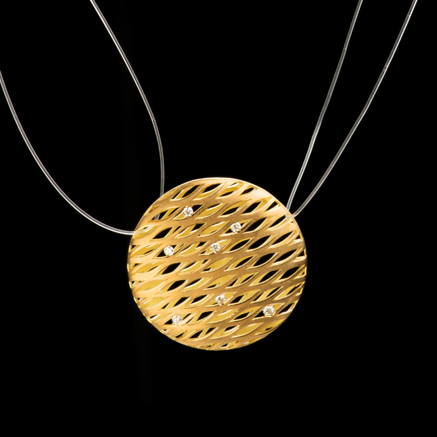 Ausgefallene Halskette von Matthias Grosche - handgefertigte Schmuckkunst aus 750/-Gelbgold mit Brillanten an Nylon aus dem Galeriehaus Grosche, Castrop-Rauxel im Ruhrgebiet bei Dortmund.