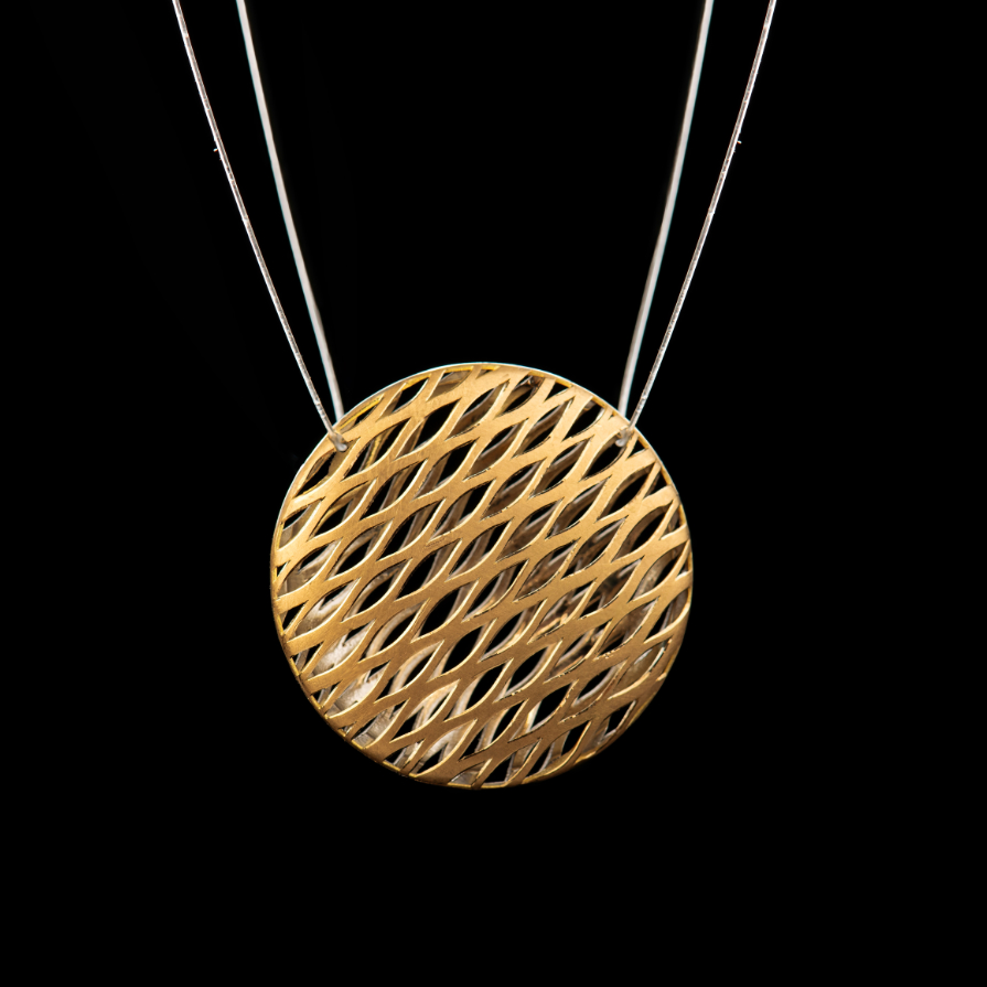 Ausgefallene Halskette von Matthias Grosche - handgefertigte Schmuckkunst aus 750/-Gelbgold und 950/- Platin an Nylon aus dem Galeriehaus Grosche, Castrop-Rauxel im Ruhrgebiet bei Dortmund.