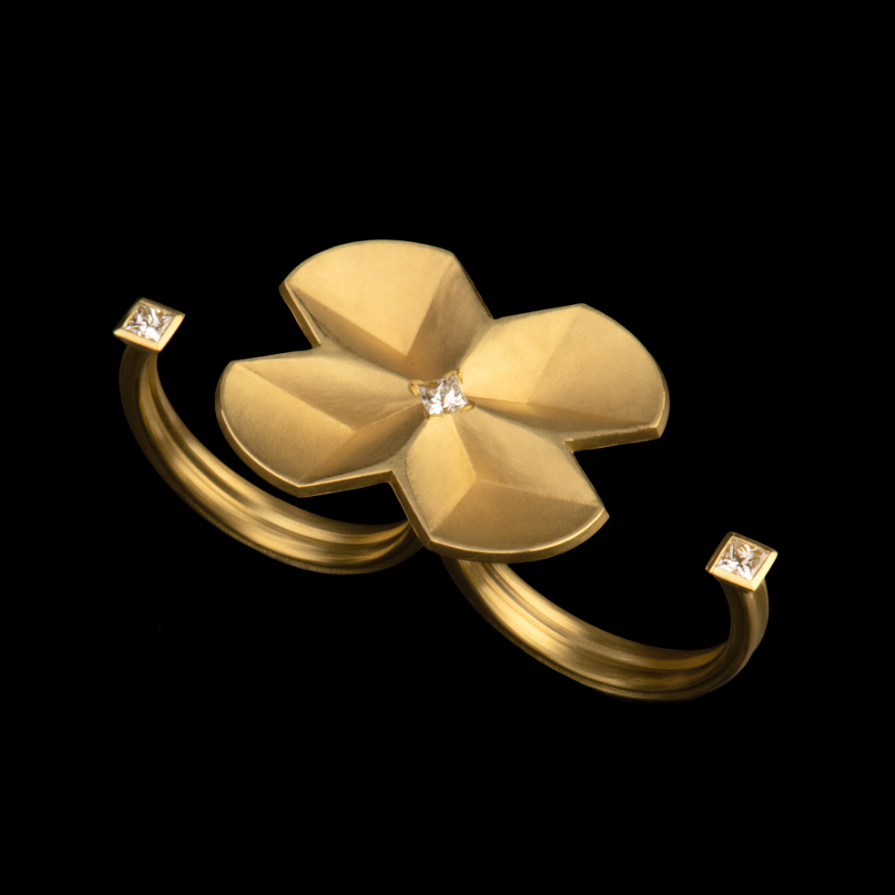 Ausgefallener Zwei-Finger-Ring aus Gelbgold mit Diamanten aus dem Galeriehaus Grosche in Castrop-Rauxel, Nähe Dortmund.