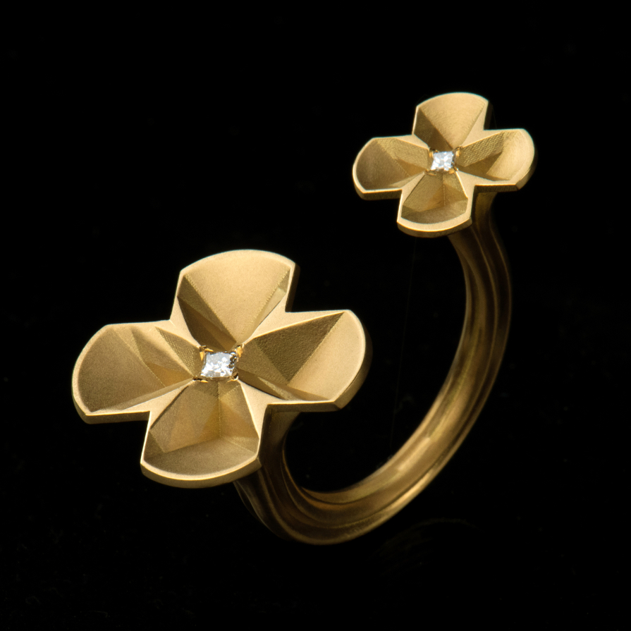 Ausgefallener Ring aus 750/- Gelbgold mit Diamanten aus dem Galeriehaus Grosche in Castrop-Rauxel, Nähe Dortmund.