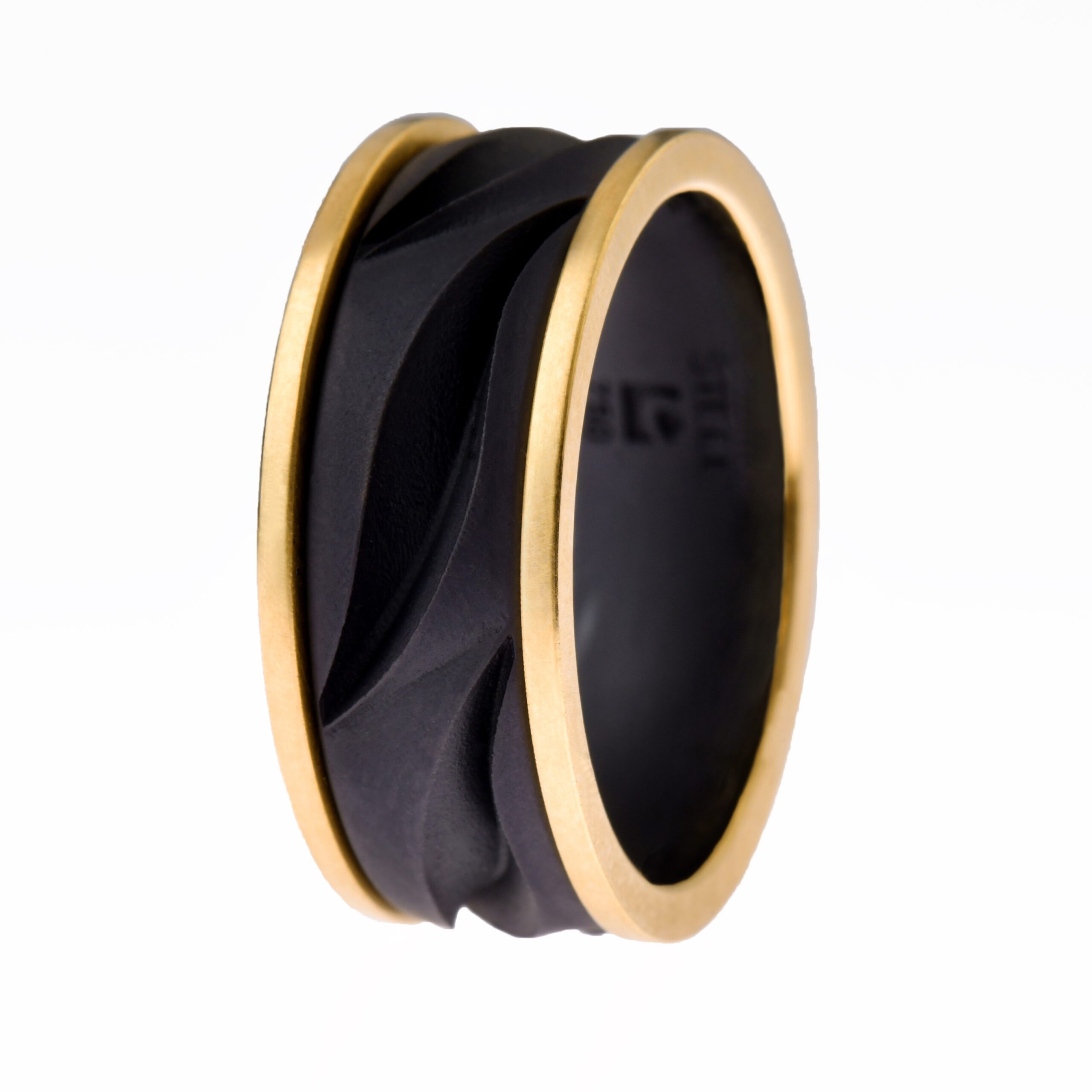 Ring für Männer "Tetra 2 Tones" in Gelbgold und Edelstahl, schwarz handgefertigt in der Goldschmiede Galeriehaus Grosche in Castrop-Rauxel, Nähe Dortmund.
