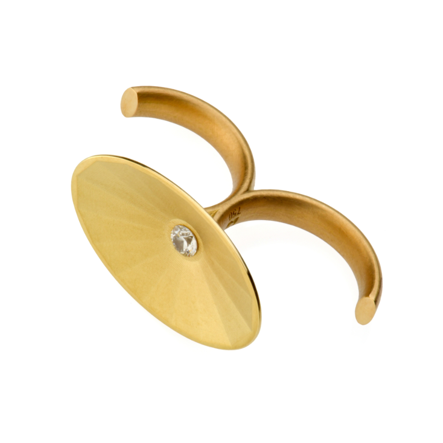 Ausgefallener Zwei-Finger-Ring aus Gelbgold mit Brillant aus dem Galeriehaus Grosche in Castrop-Rauxel, Nähe Dortmund.
