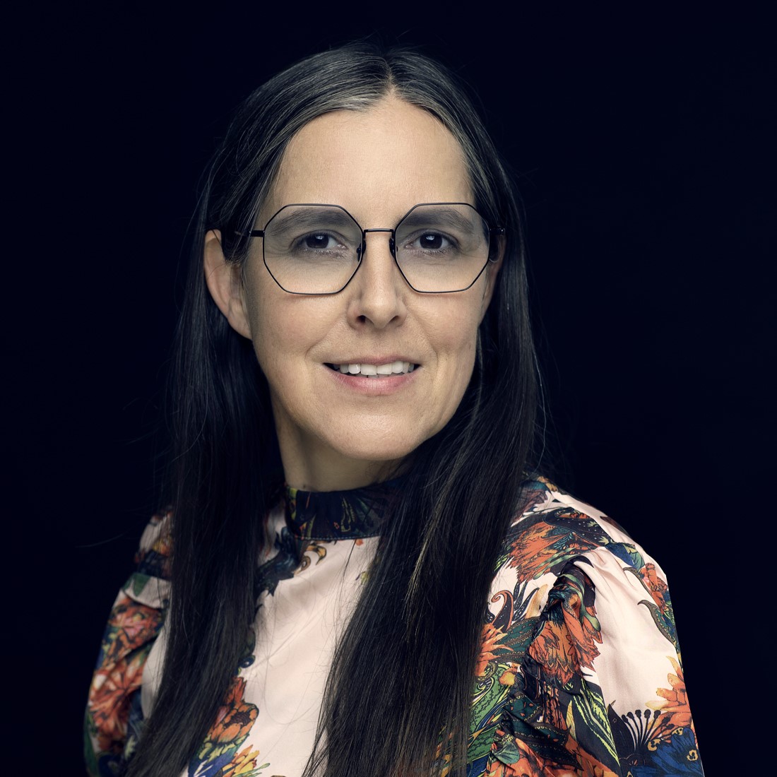 Claudia Milic stellt ihren Schmuck in der Goldschmiede Galeriehaus Grosche in Castrop-Rauxel, nähe Dortmund aus.